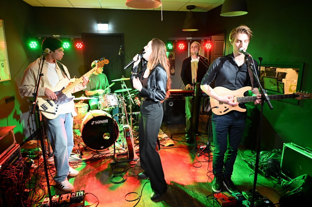 ../Images/10 jaar Ro's Barbershop 087.jpg